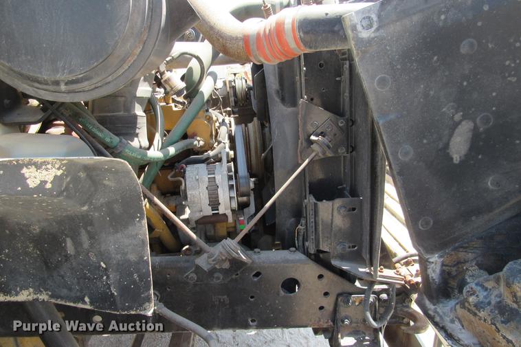 image for item DE0184 1993 International 8100 flatbed truck