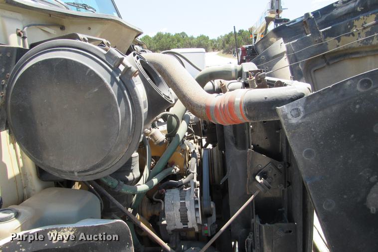 image for item DE0184 1993 International 8100 flatbed truck