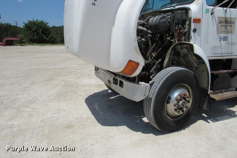 image for item DE0184 1993 International 8100 flatbed truck