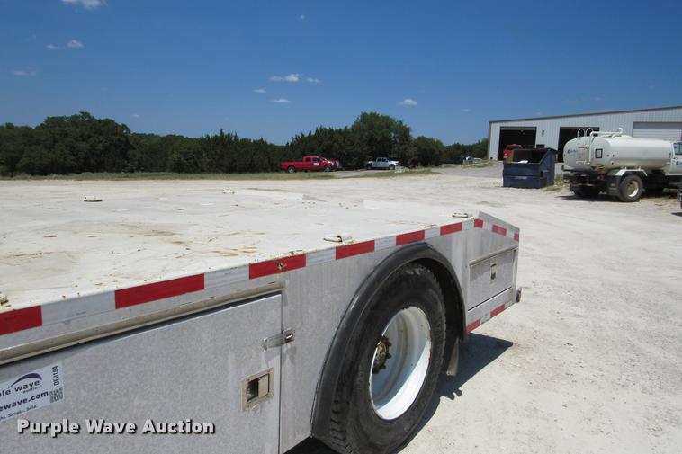 image for item DE0184 1993 International 8100 flatbed truck