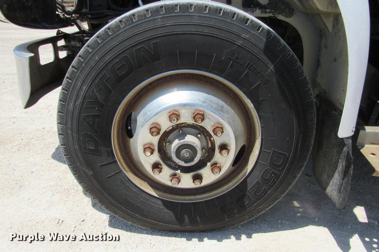 image for item DE0184 1993 International 8100 flatbed truck