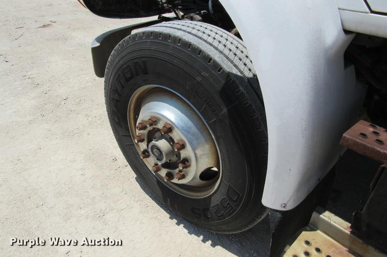 image for item DE0184 1993 International 8100 flatbed truck