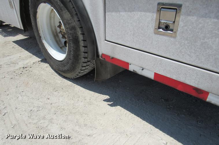 image for item DE0184 1993 International 8100 flatbed truck