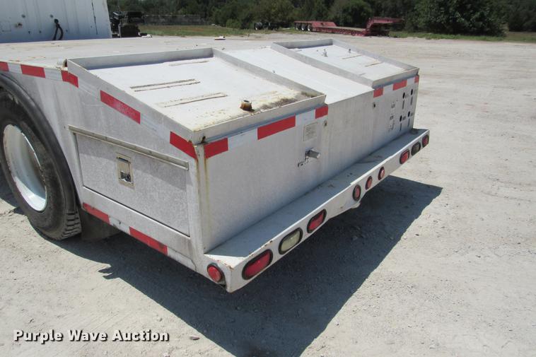 image for item DE0184 1993 International 8100 flatbed truck