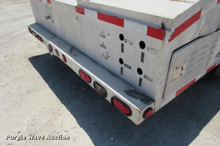 image for item DE0184 1993 International 8100 flatbed truck