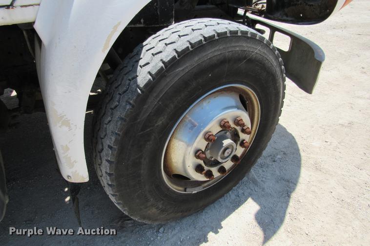 image for item DE0184 1993 International 8100 flatbed truck