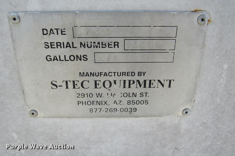 image for item DE0184 1993 International 8100 flatbed truck