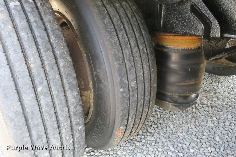 image for item DE3792 1993 Trail King TK70LC-532 drop deck trailer