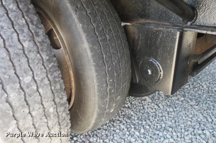 image for item DE3792 1993 Trail King TK70LC-532 drop deck trailer