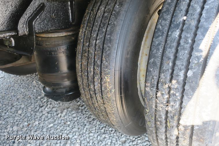 image for item DE3792 1993 Trail King TK70LC-532 drop deck trailer