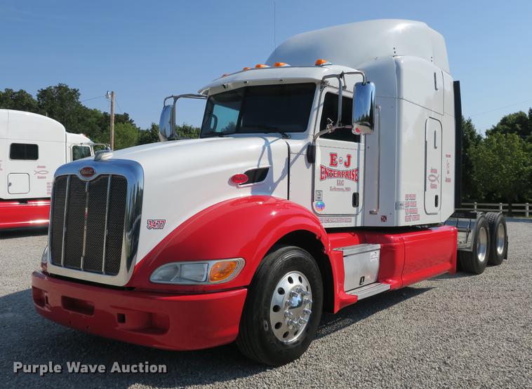 image for item DE3793 2012 Peterbilt 386 semi truck