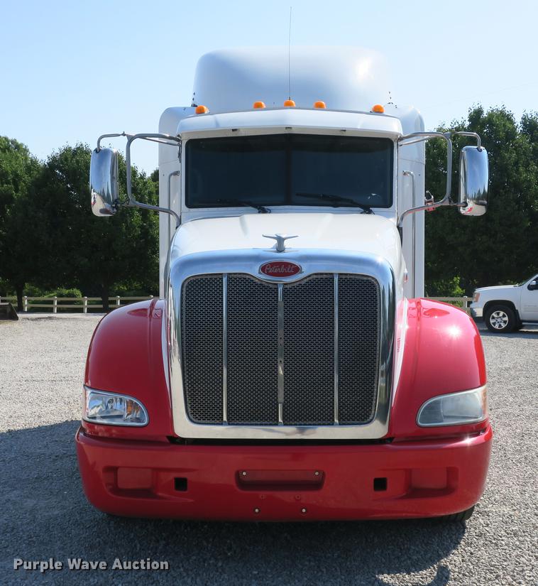 image for item DE3793 2012 Peterbilt 386 semi truck