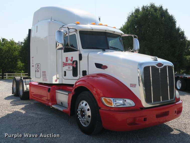 image for item DE3793 2012 Peterbilt 386 semi truck