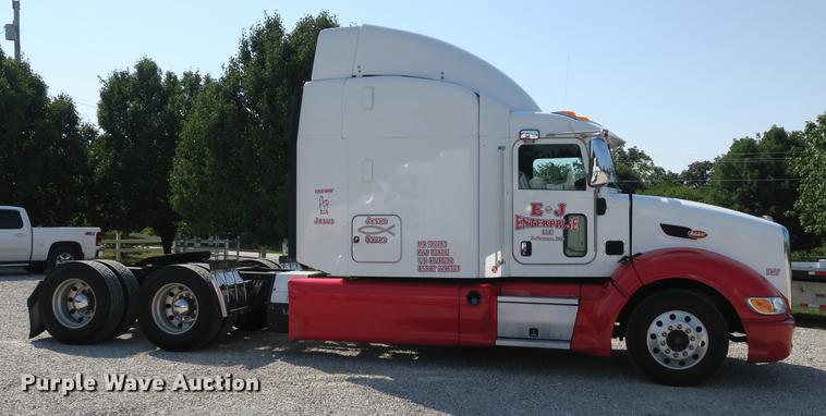 image for item DE3793 2012 Peterbilt 386 semi truck