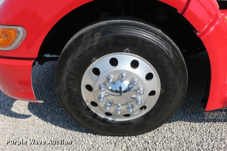 image for item DE3793 2012 Peterbilt 386 semi truck
