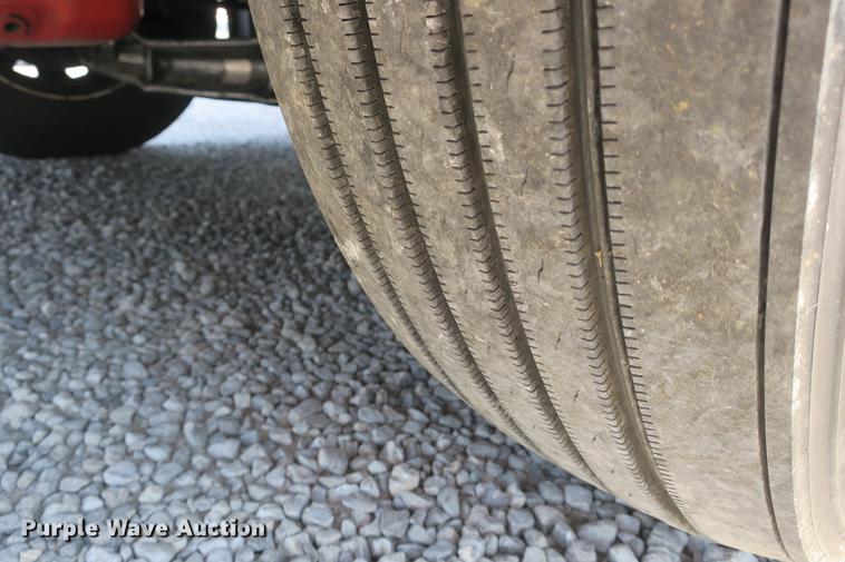 image for item DE3793 2012 Peterbilt 386 semi truck