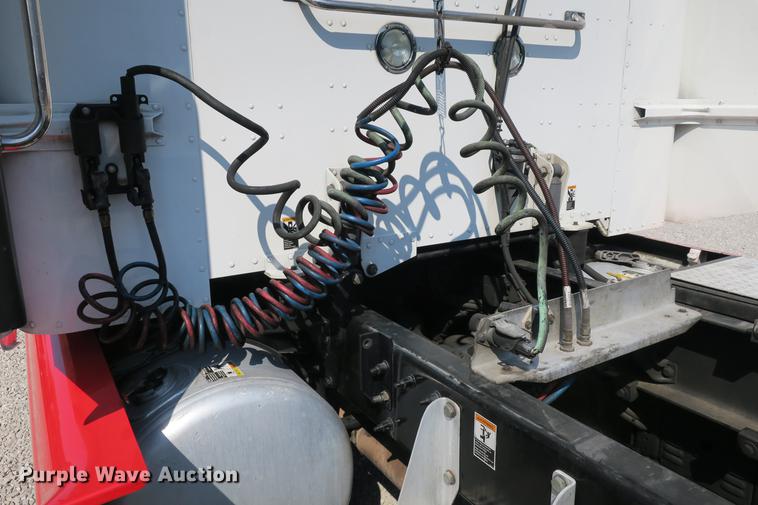 image for item DE3793 2012 Peterbilt 386 semi truck