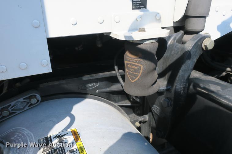 image for item DE3793 2012 Peterbilt 386 semi truck