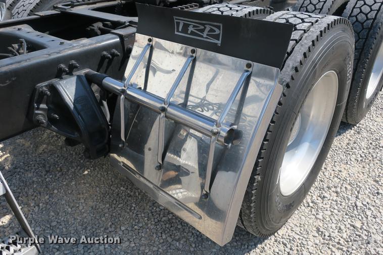 image for item DE3793 2012 Peterbilt 386 semi truck