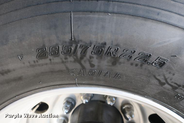 image for item DE3793 2012 Peterbilt 386 semi truck