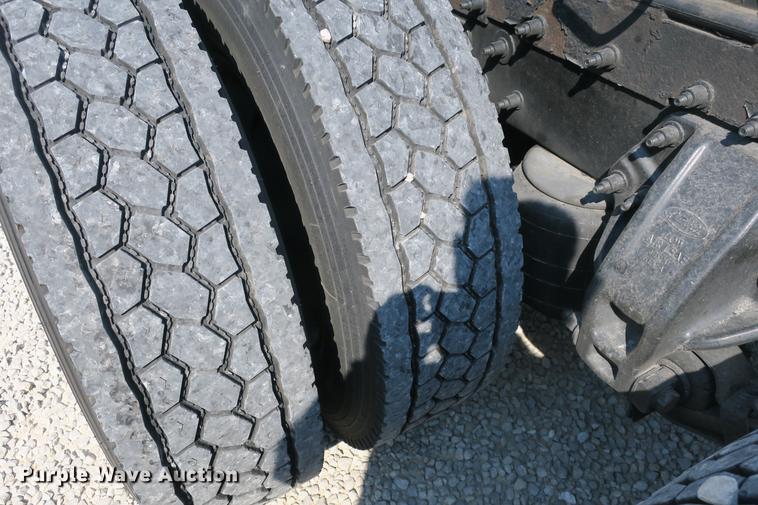 image for item DE3793 2012 Peterbilt 386 semi truck