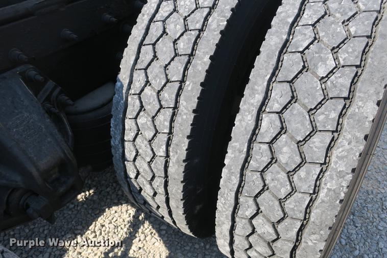 image for item DE3793 2012 Peterbilt 386 semi truck