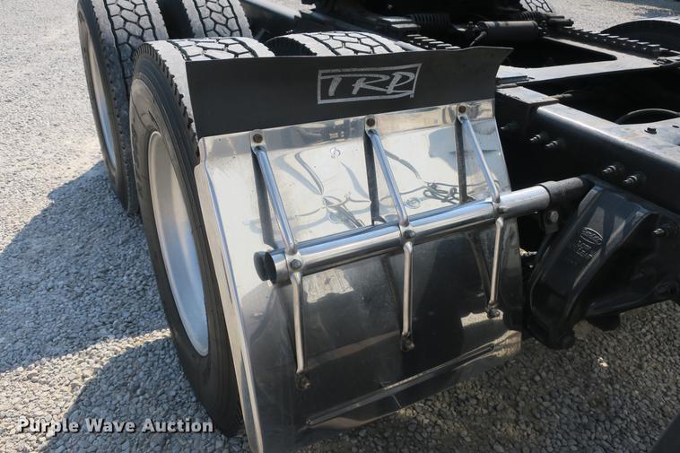 image for item DE3793 2012 Peterbilt 386 semi truck