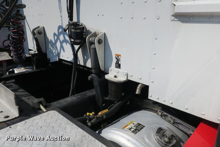 image for item DE3793 2012 Peterbilt 386 semi truck