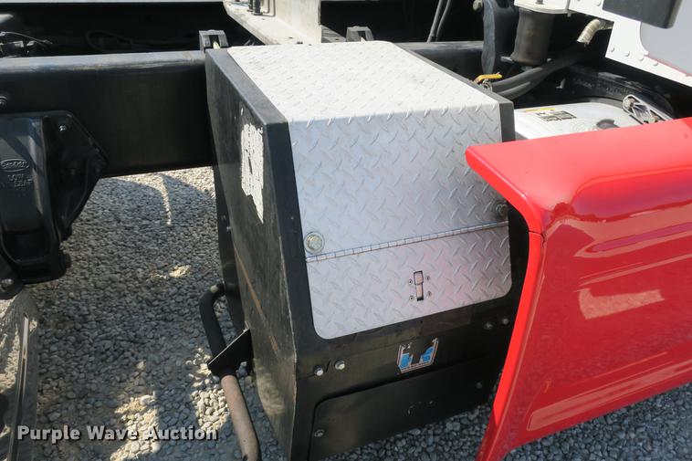 image for item DE3793 2012 Peterbilt 386 semi truck