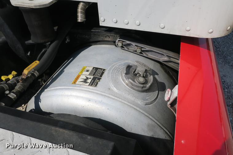 image for item DE3793 2012 Peterbilt 386 semi truck