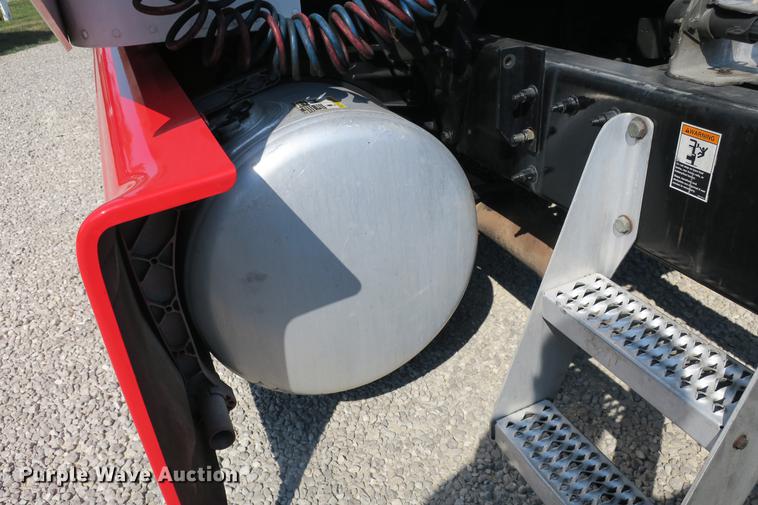 image for item DE3793 2012 Peterbilt 386 semi truck