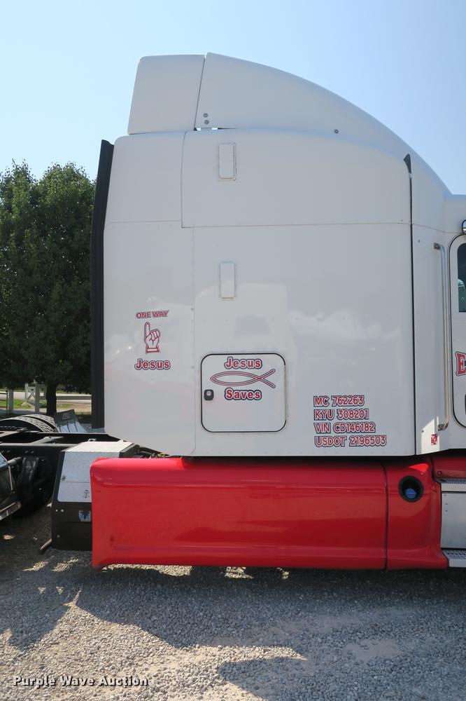 image for item DE3793 2012 Peterbilt 386 semi truck