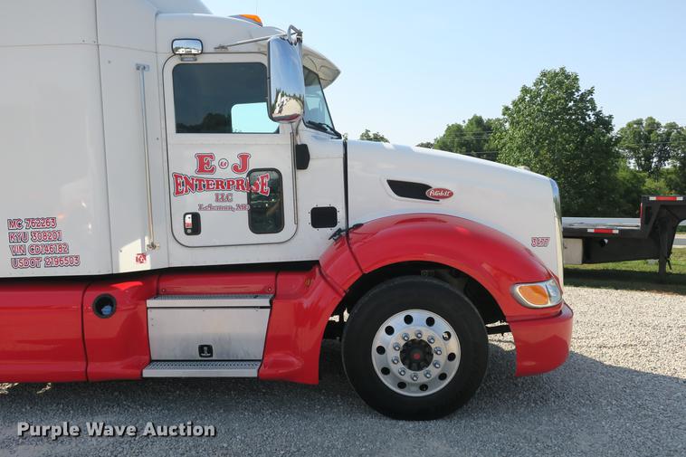 image for item DE3793 2012 Peterbilt 386 semi truck