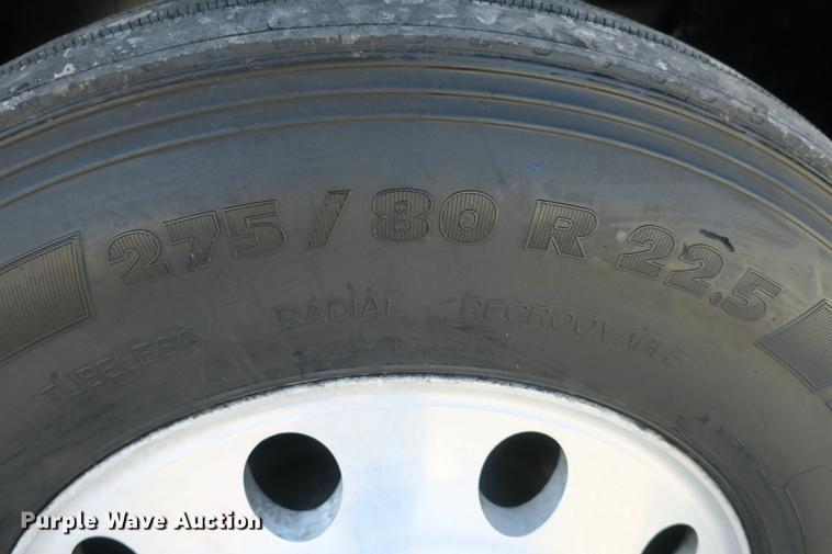 image for item DE3793 2012 Peterbilt 386 semi truck