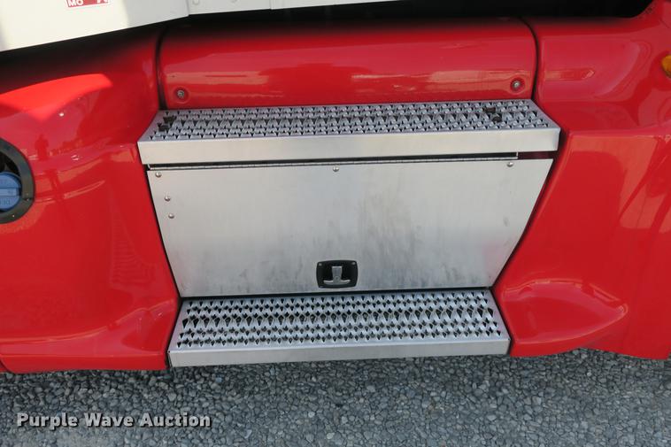 image for item DE3793 2012 Peterbilt 386 semi truck