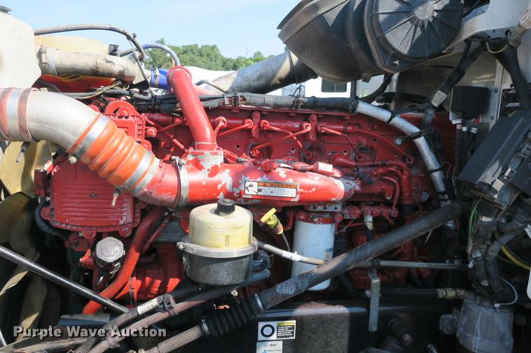 image for item DE3793 2012 Peterbilt 386 semi truck