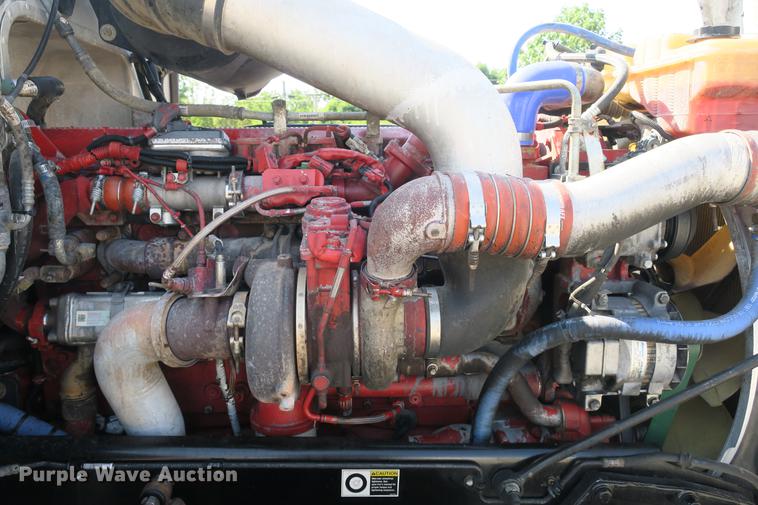 image for item DE3793 2012 Peterbilt 386 semi truck