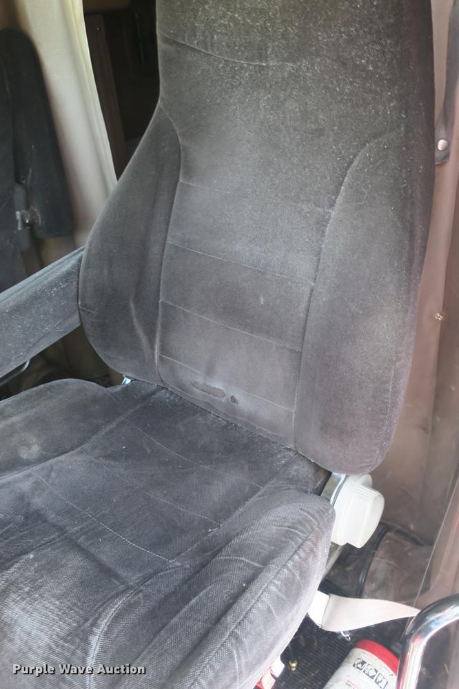 image for item DE3793 2012 Peterbilt 386 semi truck