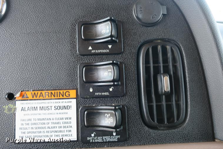 image for item DE3793 2012 Peterbilt 386 semi truck