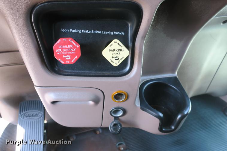 image for item DE3793 2012 Peterbilt 386 semi truck