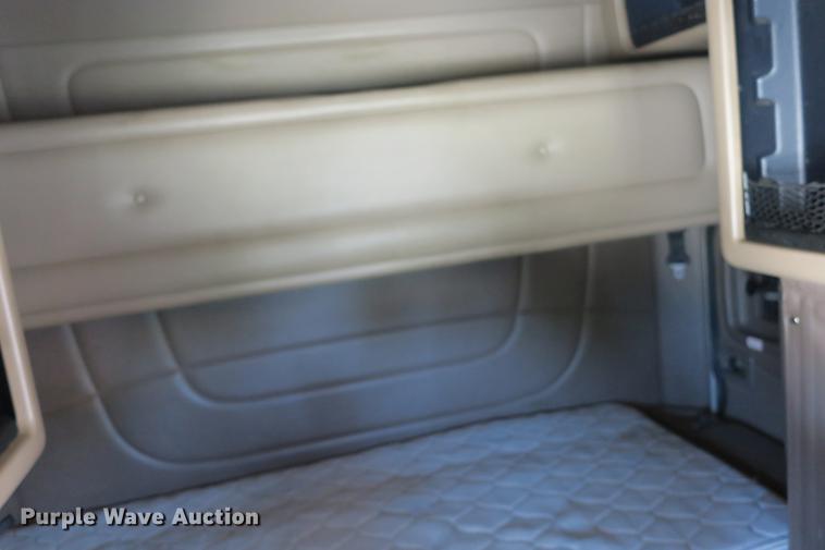 image for item DE3793 2012 Peterbilt 386 semi truck