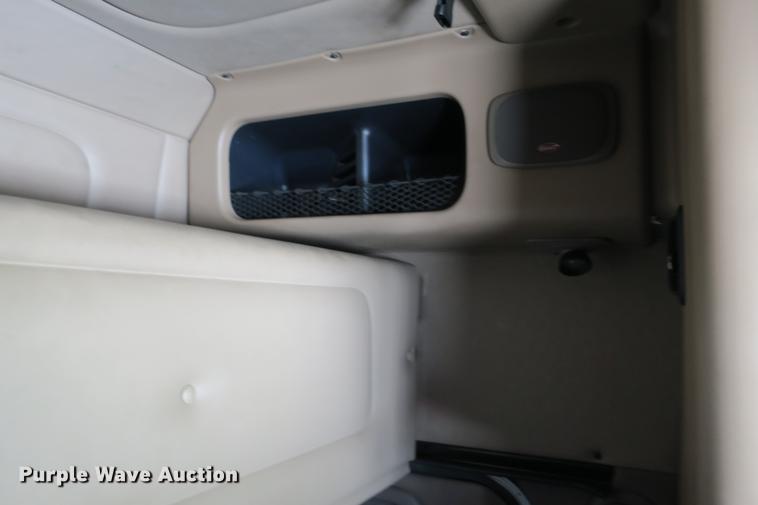 image for item DE3793 2012 Peterbilt 386 semi truck