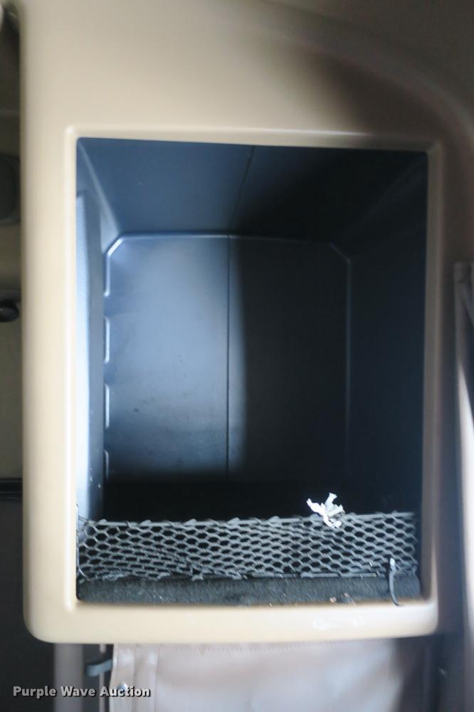 image for item DE3793 2012 Peterbilt 386 semi truck