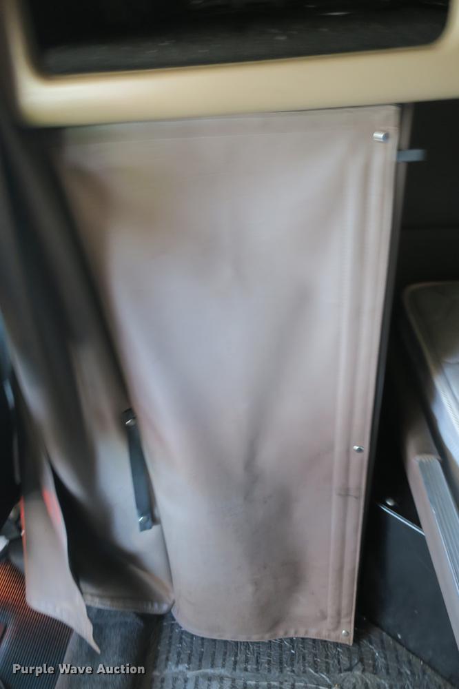 image for item DE3793 2012 Peterbilt 386 semi truck