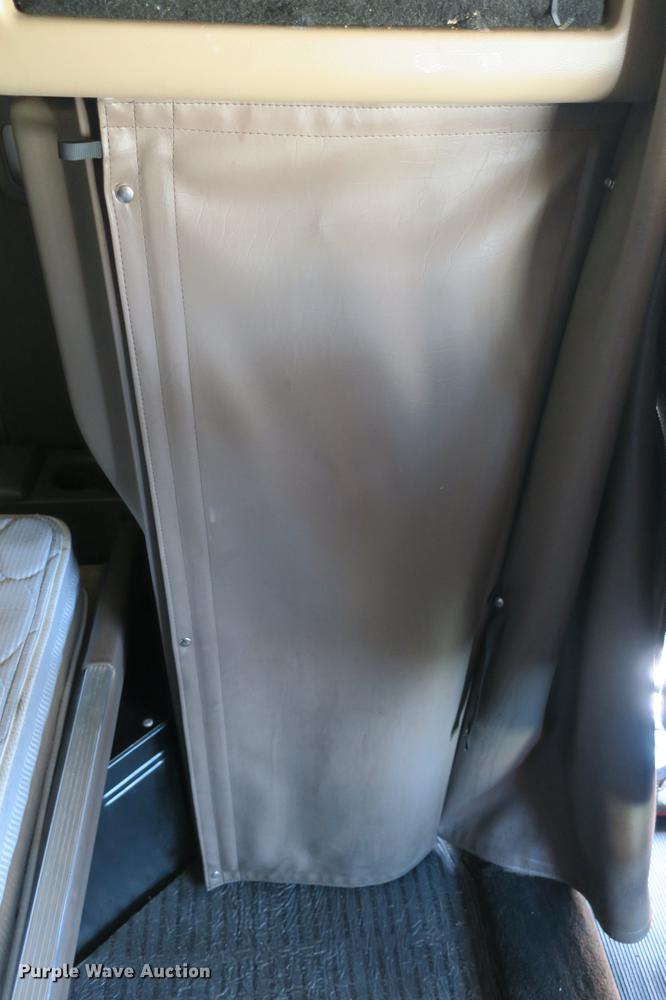 image for item DE3793 2012 Peterbilt 386 semi truck