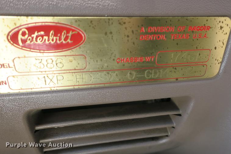 image for item DE3793 2012 Peterbilt 386 semi truck