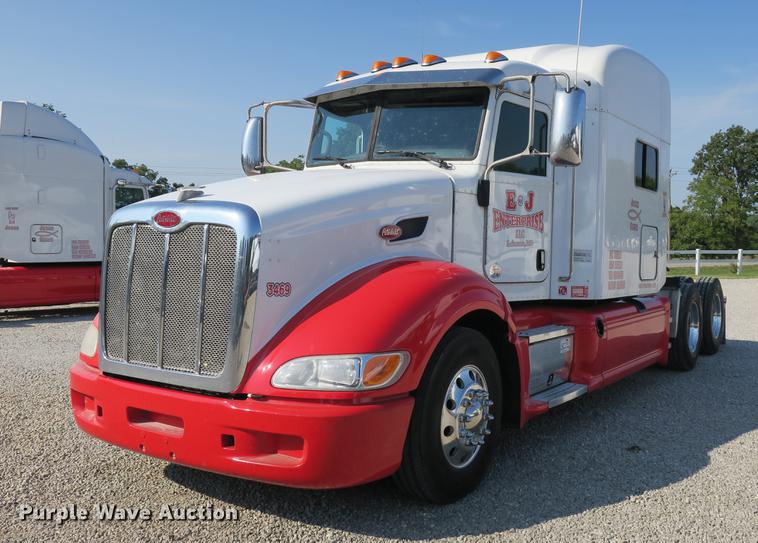 image for item DE3794 2012 Peterbilt 386 semi truck