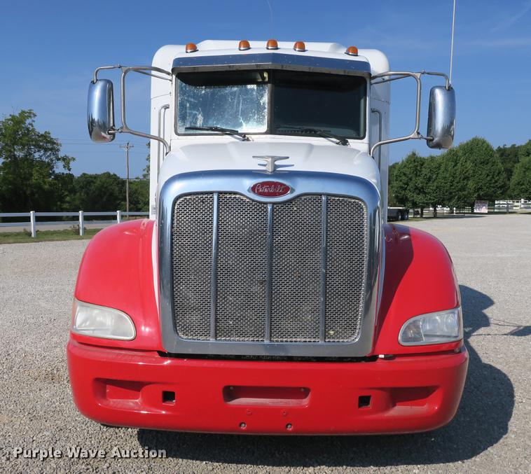 image for item DE3794 2012 Peterbilt 386 semi truck