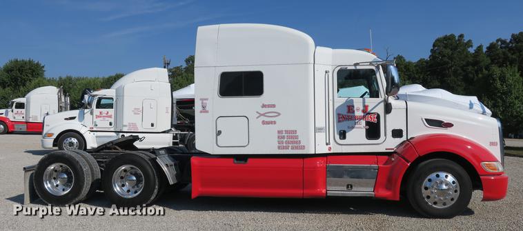 image for item DE3794 2012 Peterbilt 386 semi truck