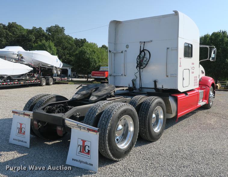 image for item DE3794 2012 Peterbilt 386 semi truck